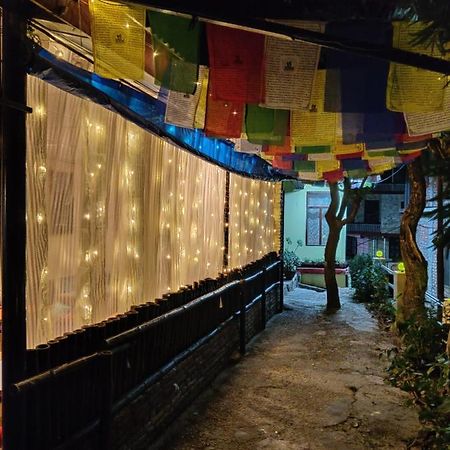 Moustache Mcleodganj Hostel МакЛеод Ганж Екстериор снимка