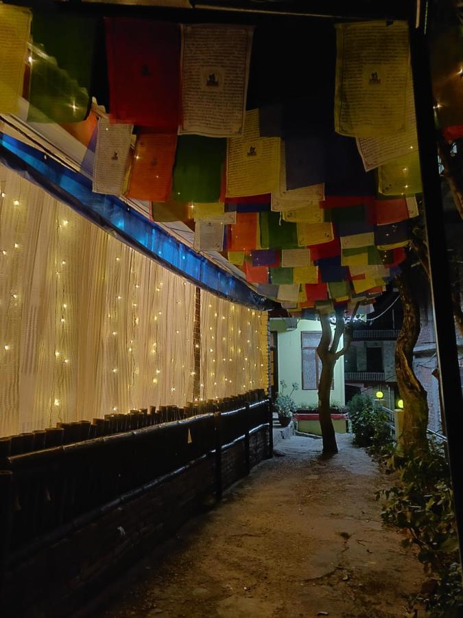 Moustache Mcleodganj Hostel МакЛеод Ганж Екстериор снимка